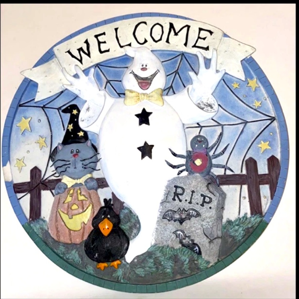 Halloween Graphic Raised Art Wall Decor Plaque Round Outdoor Welcome Sign.